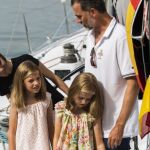 Los Reyes junto a la Princesa de Asturias y la Infanta Sofía, en el puerto de Mallorca el pasado verano