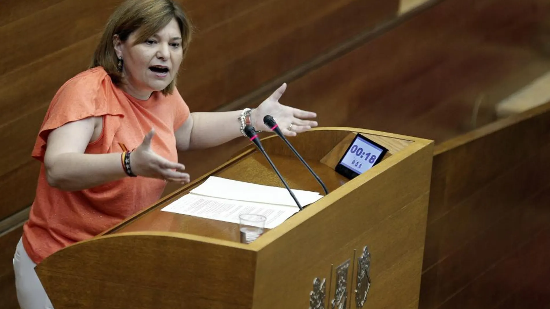 La presidenta regional del PP, Isabel Bonig, en la sesión de control del Consell de ayer