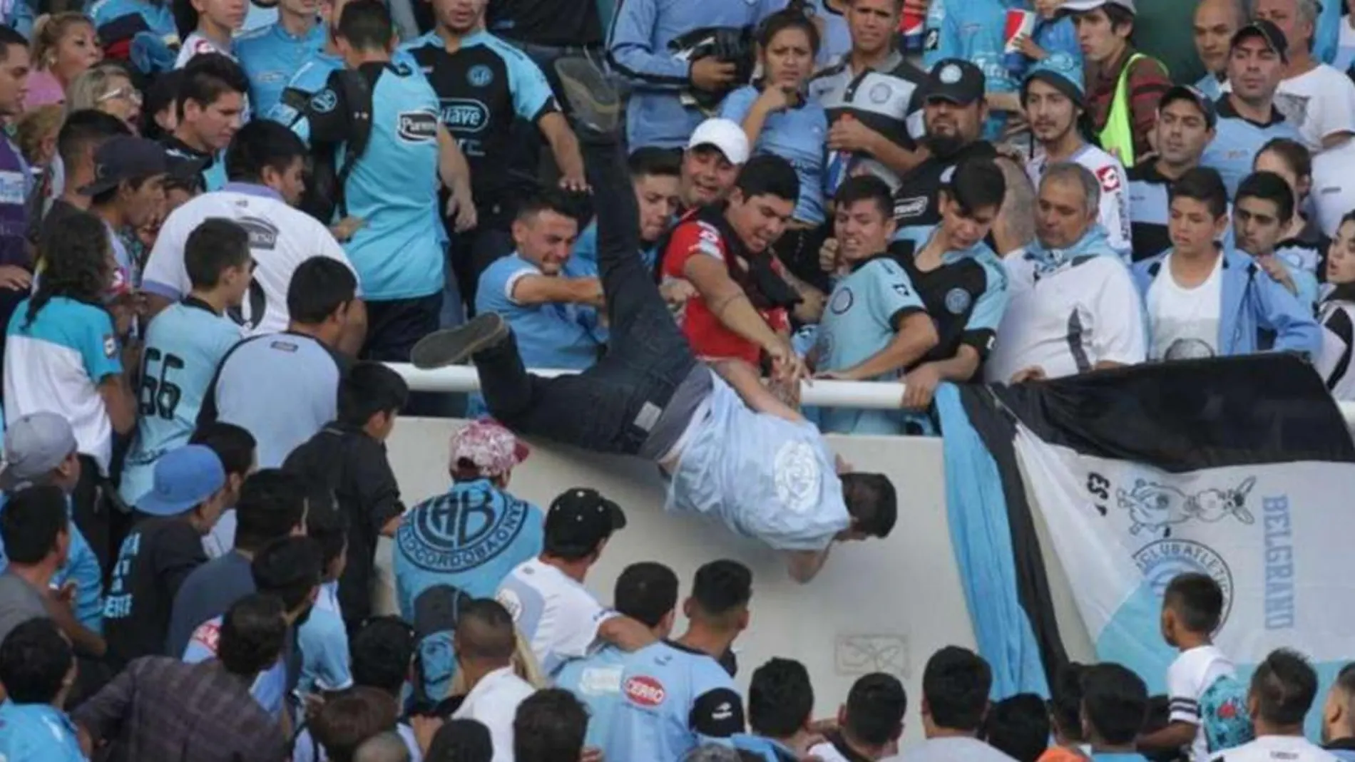 Muere el hincha del Belgrano agredido brutalmente en un partido en Argentina