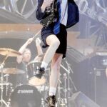 Angus Young, casi el único superviviente de los originales AC/DC