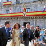 Representantes de instituciones locales y regionales durante la celebración del 57 aniversario del Día del Bierzo