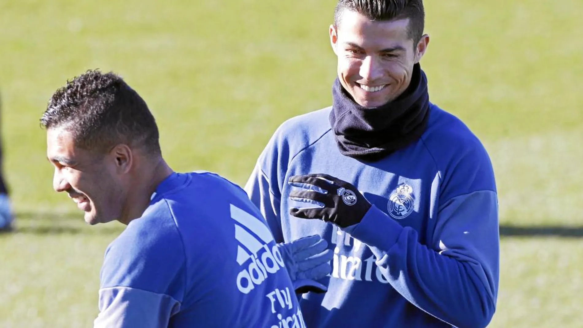 Casemiro y Cristiano Ronaldo, en el entrenamiento de ayer del Real Madrid