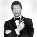 Roger Moore en su papel de 007