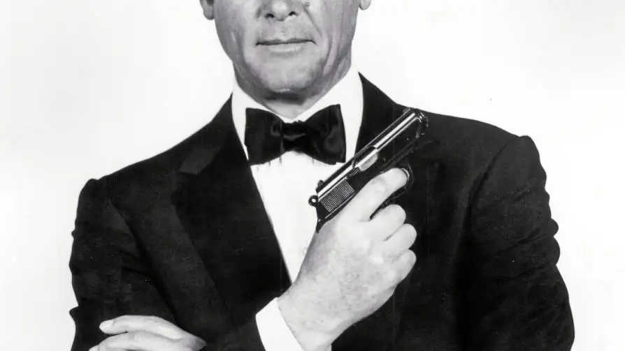 Roger Moore en su papel de 007