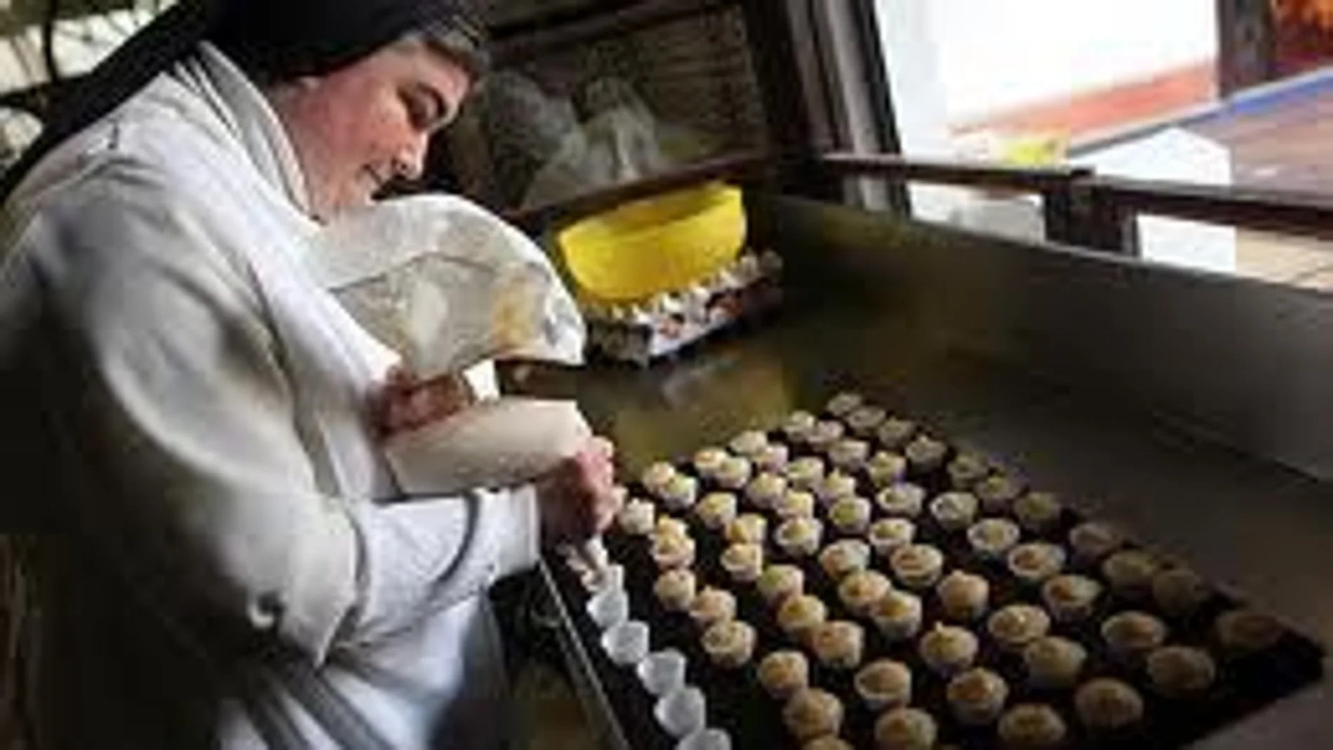 Sor Elena, en la cocina del Convento de Santa María del Socorro