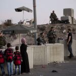 Puesto de control israelí a la salida del barrio árabe de Issawiyeh, Jerusalén