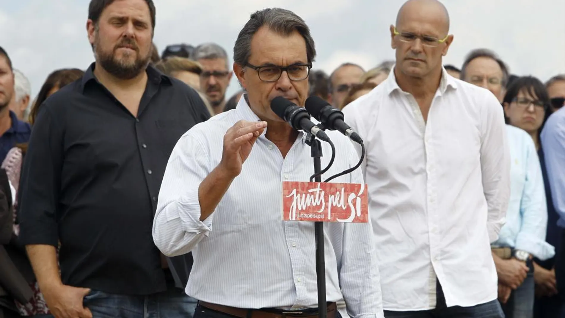 El presidente de la Generalitat, Artur Mas (c), en un acto de precampaña de la candidatura unitaria Junts pel Sí