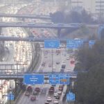 Aunque ya había pasado la hora punta, a partir de las 10:30 de la mañana numerosas vías de la capital sufrieron atascos ayer