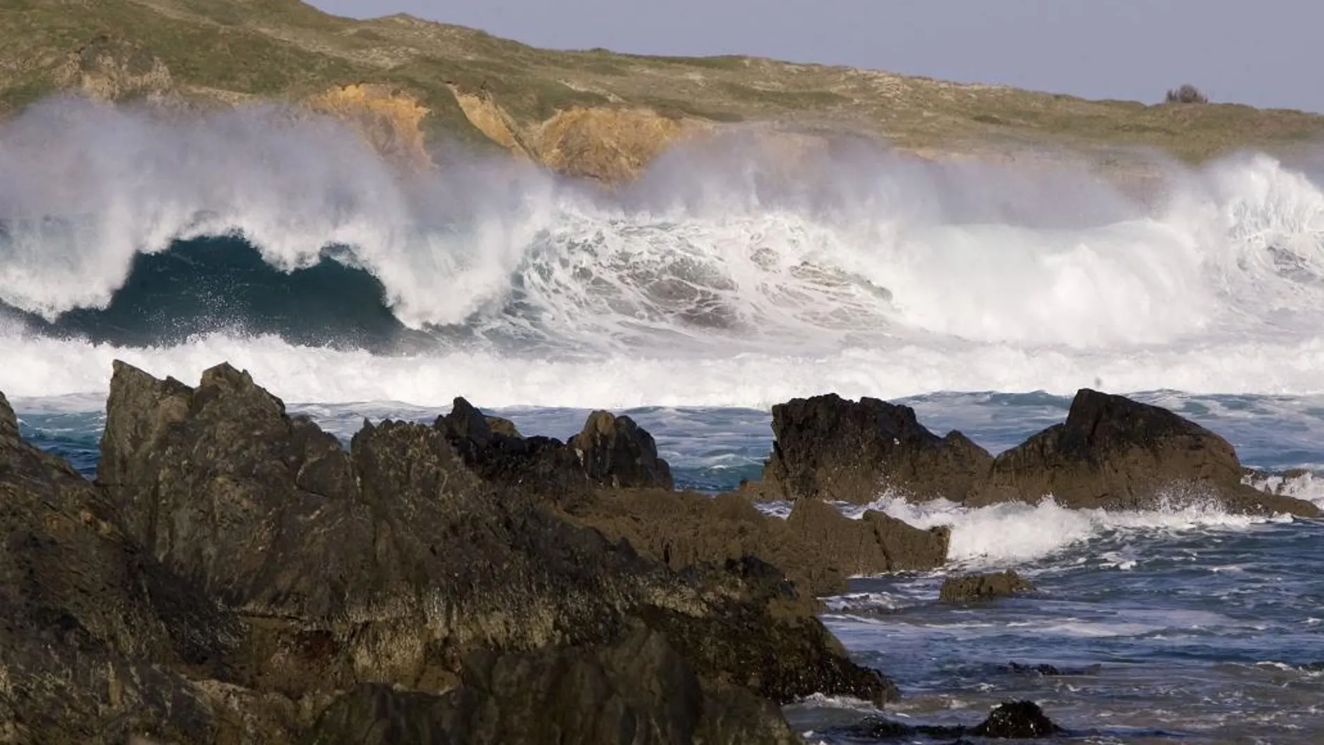 Olas de hasta 5 metros se prevén en la costa noroeste de Galicia