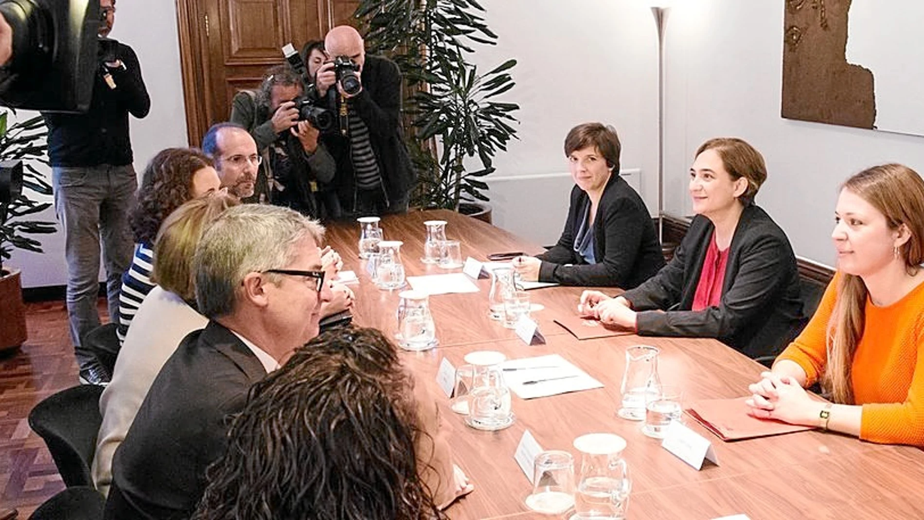 Colau reunida con los representantes de las empresas energéticas