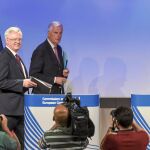 David Davis, ministro británico para el Brexit, y Michel Barnier, el negociador de la UE, ayer en rueda de prensa en Bruselas