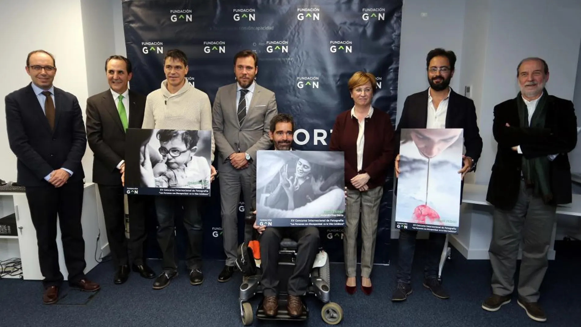 Los premiados junto a Víctor Alonso, José Rolando Álvarez, Oscar Puente y Almudena Fontecha