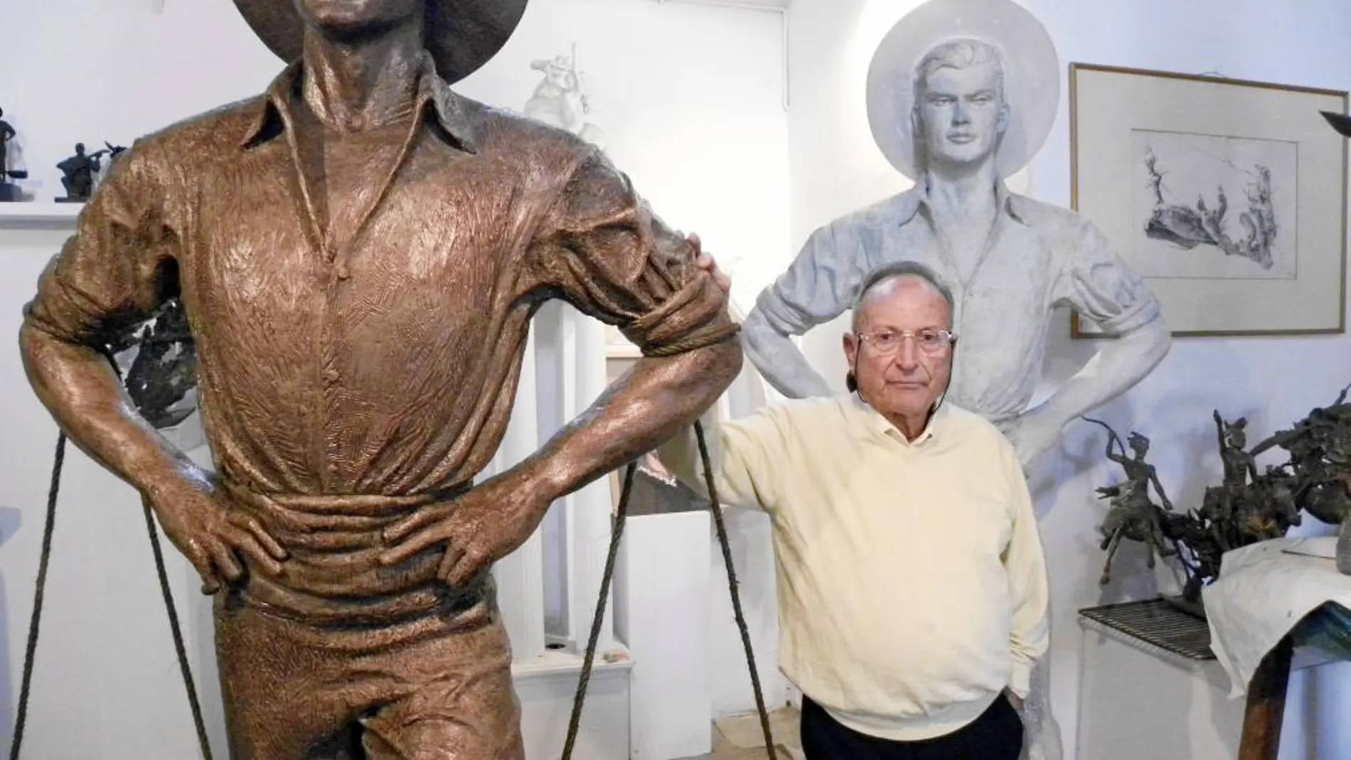 El autor se fijó en un personaje real para crear la escultura