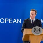 El primer ministro británico, David Cameron, da una rueda de prensa al finalizar la segunda jornada de la Cumbre de los Jefes de Estado y de Gobierno de la Unión Europea (UE), en Bruselas (Bélgica)