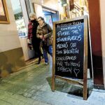Los restaurantes valencianos se preparan para uno de sus días más rentables