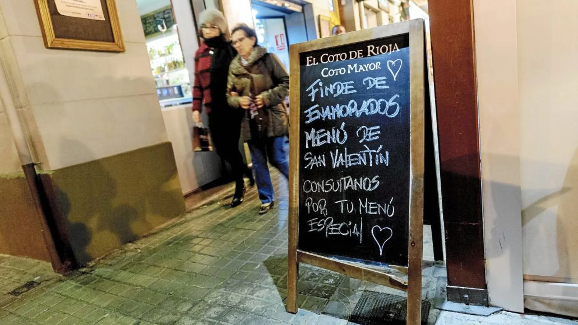 Los restaurantes valencianos se preparan para uno de sus días más rentables