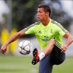 Cristiano Ronaldo, en el entrenamiento de ayer del Real Madrid