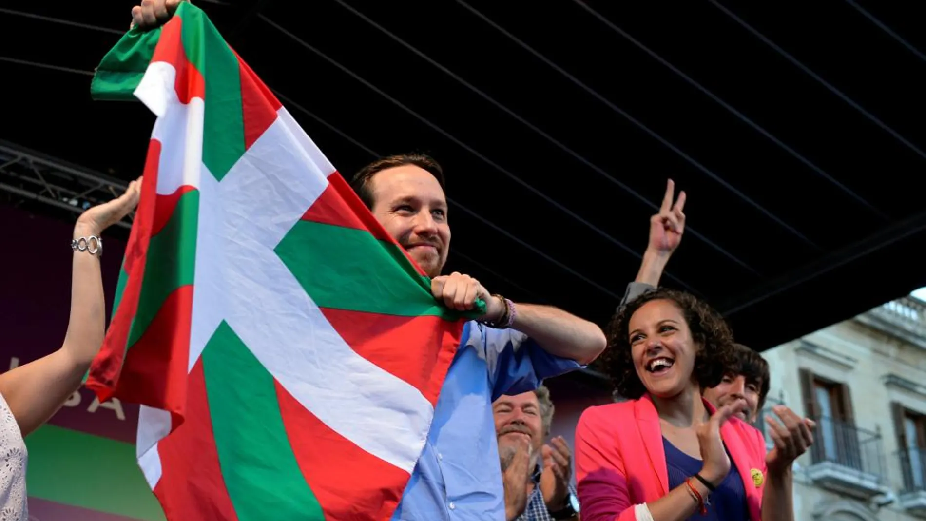 Pablo Iglesias, durante un acto electoral en Vitoria