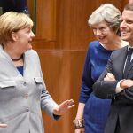 Angela Merkel, Theresa May y Emmanuel Macron, ayer, en Bruselas