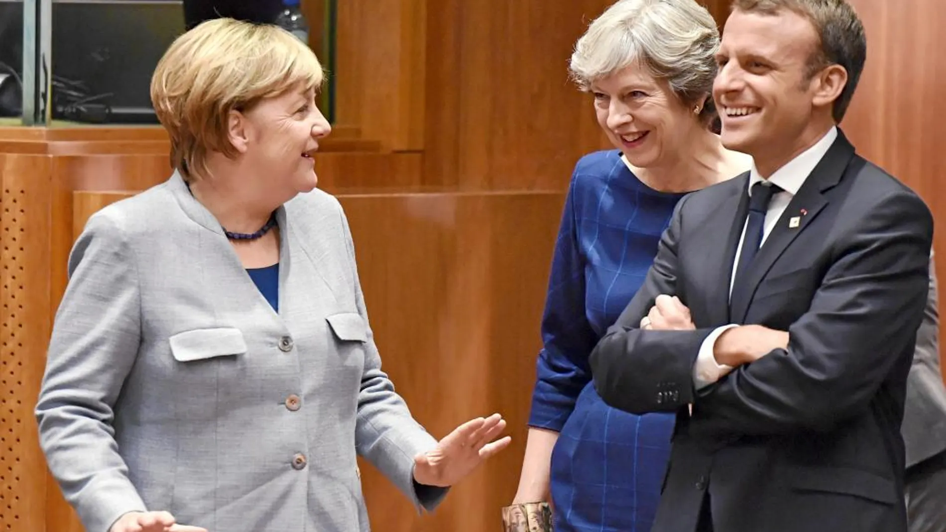 Angela Merkel, Theresa May y Emmanuel Macron, ayer, en Bruselas
