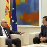 El presidente del Gobierno, Mariano Rajoy, (dch), ha recibido hoy en el Palacio de la Moncloa al líder de Uniò, Josep Antoni Duran Lleida