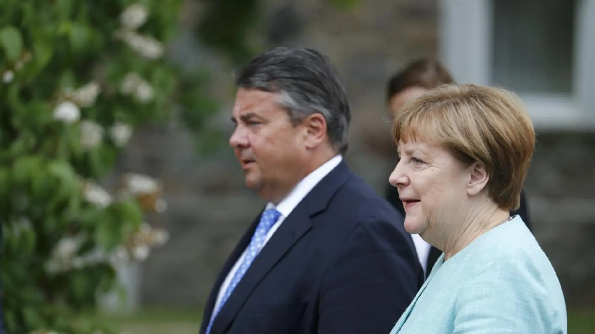 Merkel y el vicecanciller, Sigmar Gabriel, en el Palacio de Meseberg