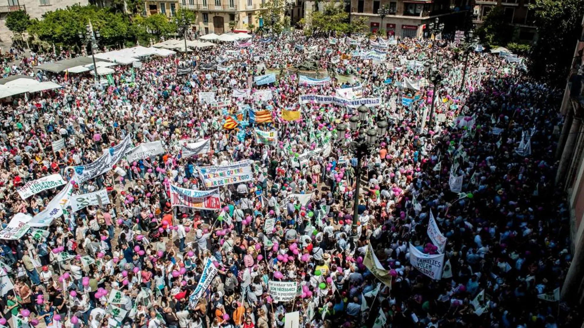 40.000 personas se congregaron en Valencia para reclamar a la Conselleria de Educación que no ataque la enseñanza concertada