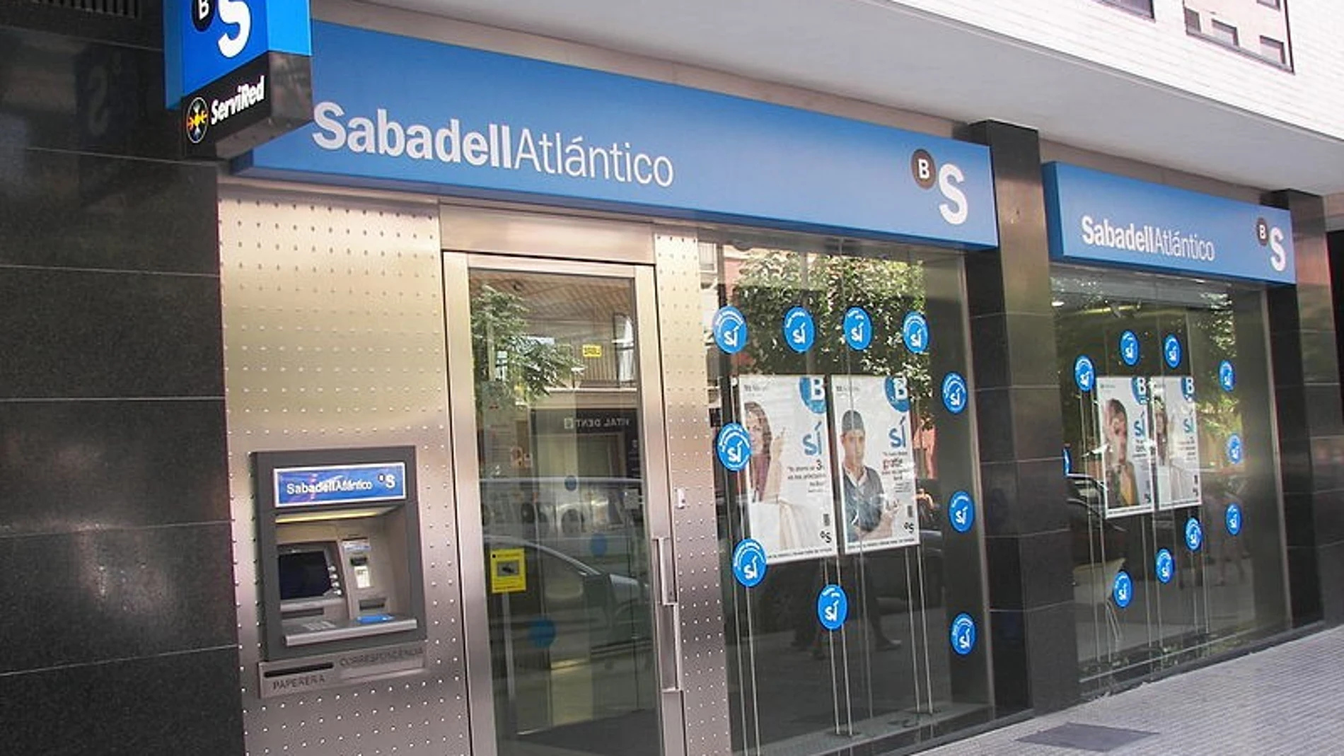 Sabadell estudia trasladar parte de su dirección a Madrid