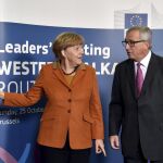 La canciller alemana, Angela Merkel y el presidente de la Comisón Europea Jean-Claude Juncker