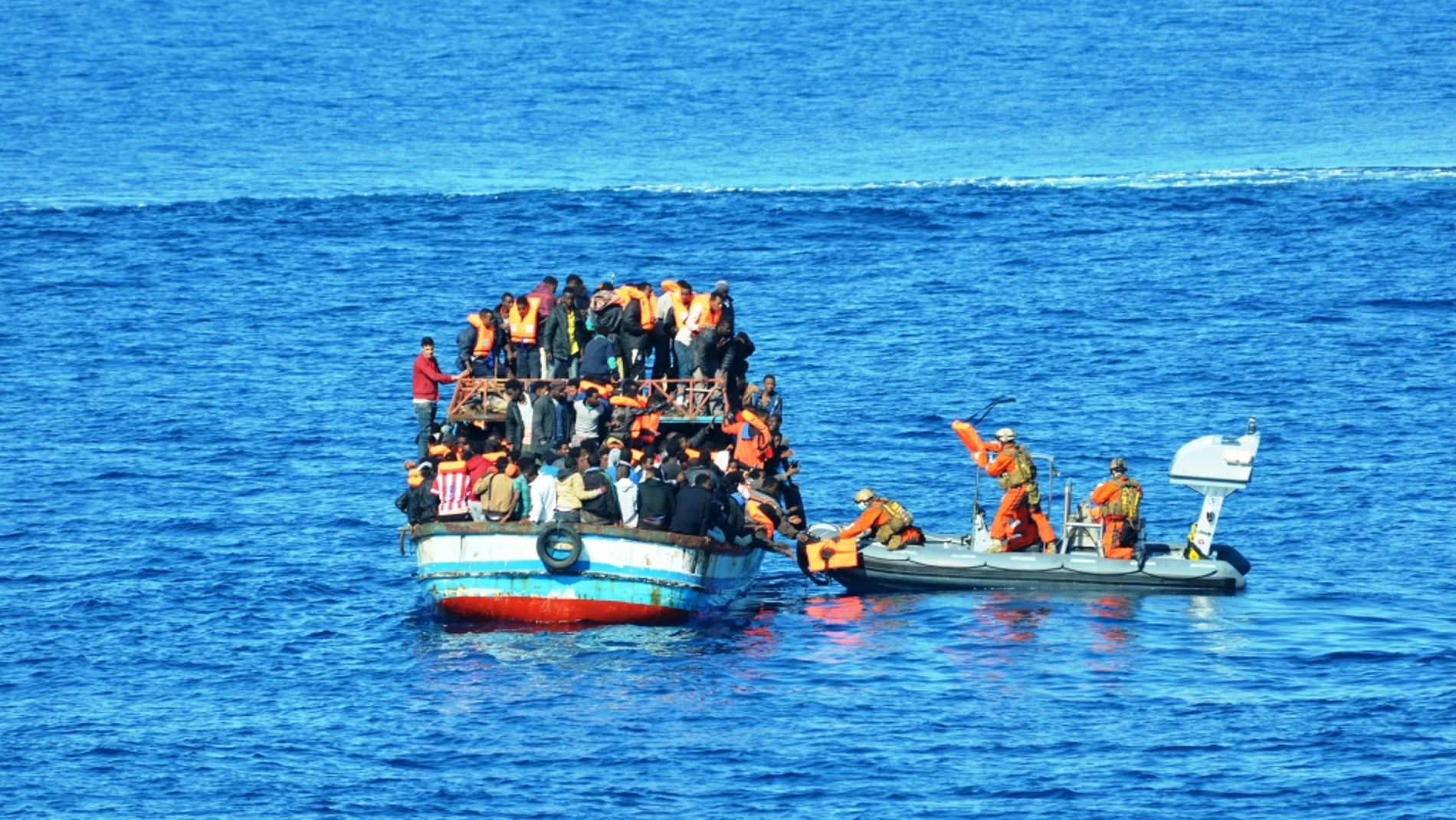 La fragata «Numancia» recoge a más de 650 migrantes frente a la costa libia