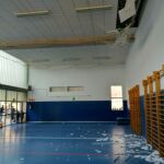 Gimnasio de uno de los colegios en los que se ha desprendido parte del techo