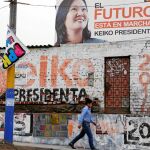 Un cartel electoral de Keiko Fujimori en Villa María del Triunfo, a las afueras de Lima