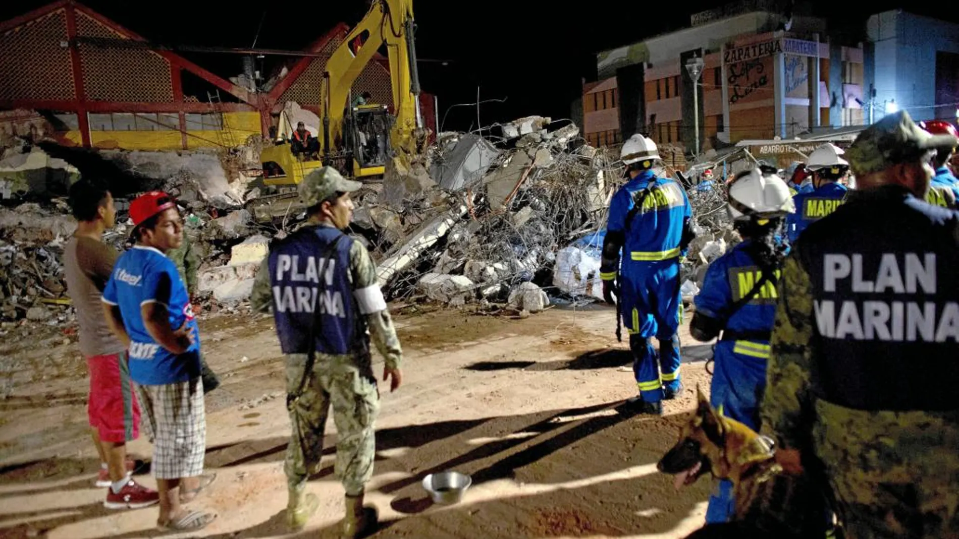 Los servicios de rescate en Juchitán, en el estado de Oaxaca, uno de los más afectados por el terremoto