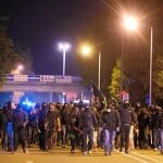 Estallido racista: grupos de radicales se dirigen a un centro de acogida de inmigrantes en Heidenau, Alemania