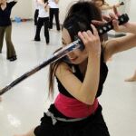 Katanas para matar los kilos de más, la última moda fitness en Tokio