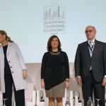 La vicepresidenta del Gobierno, Soraya Sáenz de Santamaría ha inaugurado la primera cumbre mundial dedicada al turismo de compras que ha arrancado hoy en Madrid.
