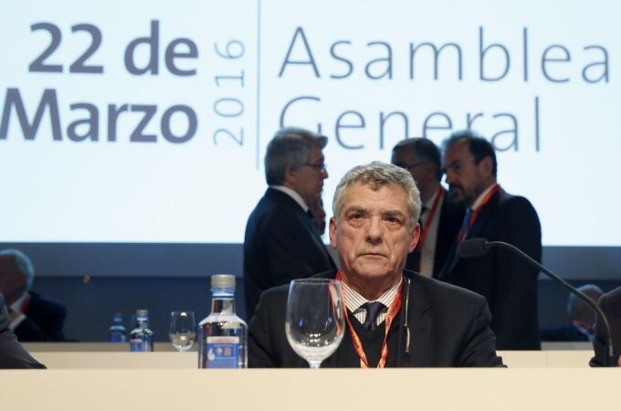 El presidente de la RFEF, Ángel María Villar, momentos antes del inicio de la Asamblea extraordinaria de la Federación Española de Fútbol.