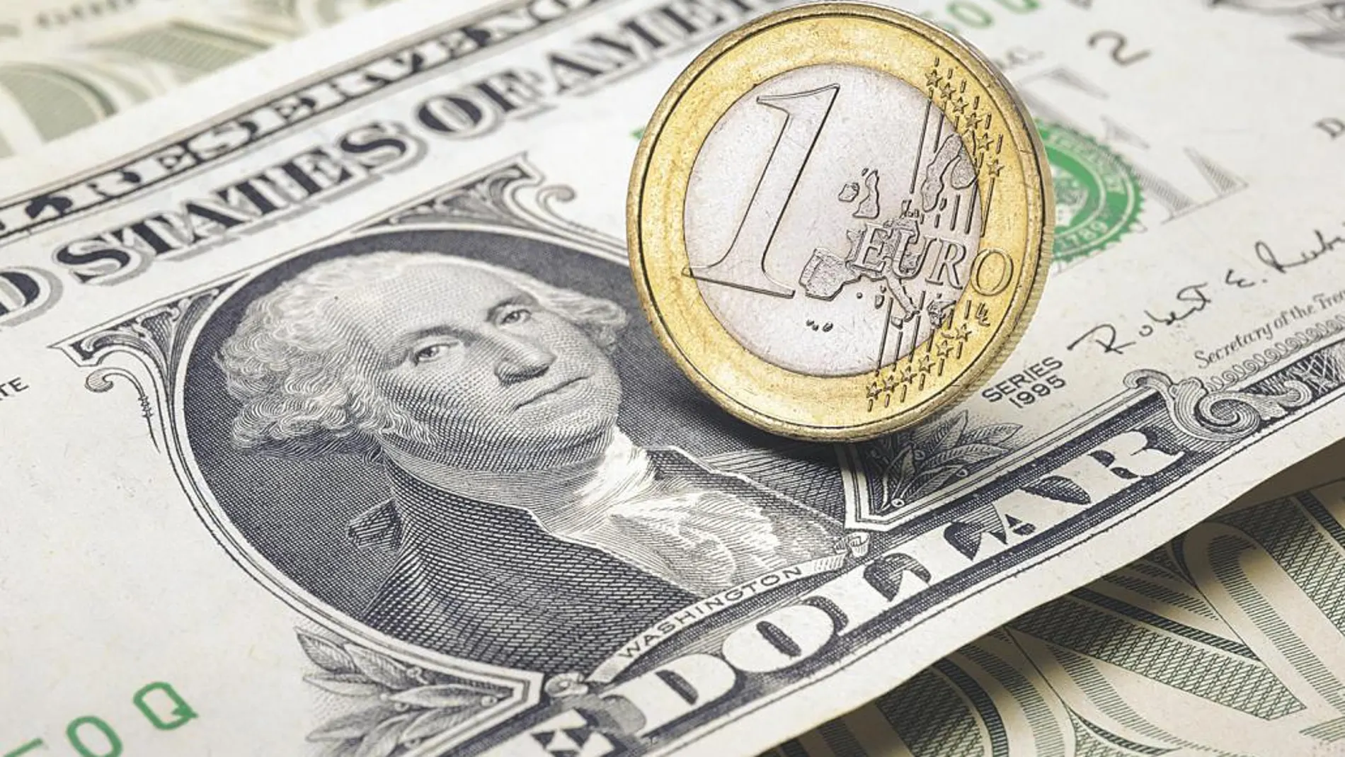Los inversores se echan en brazos del euro