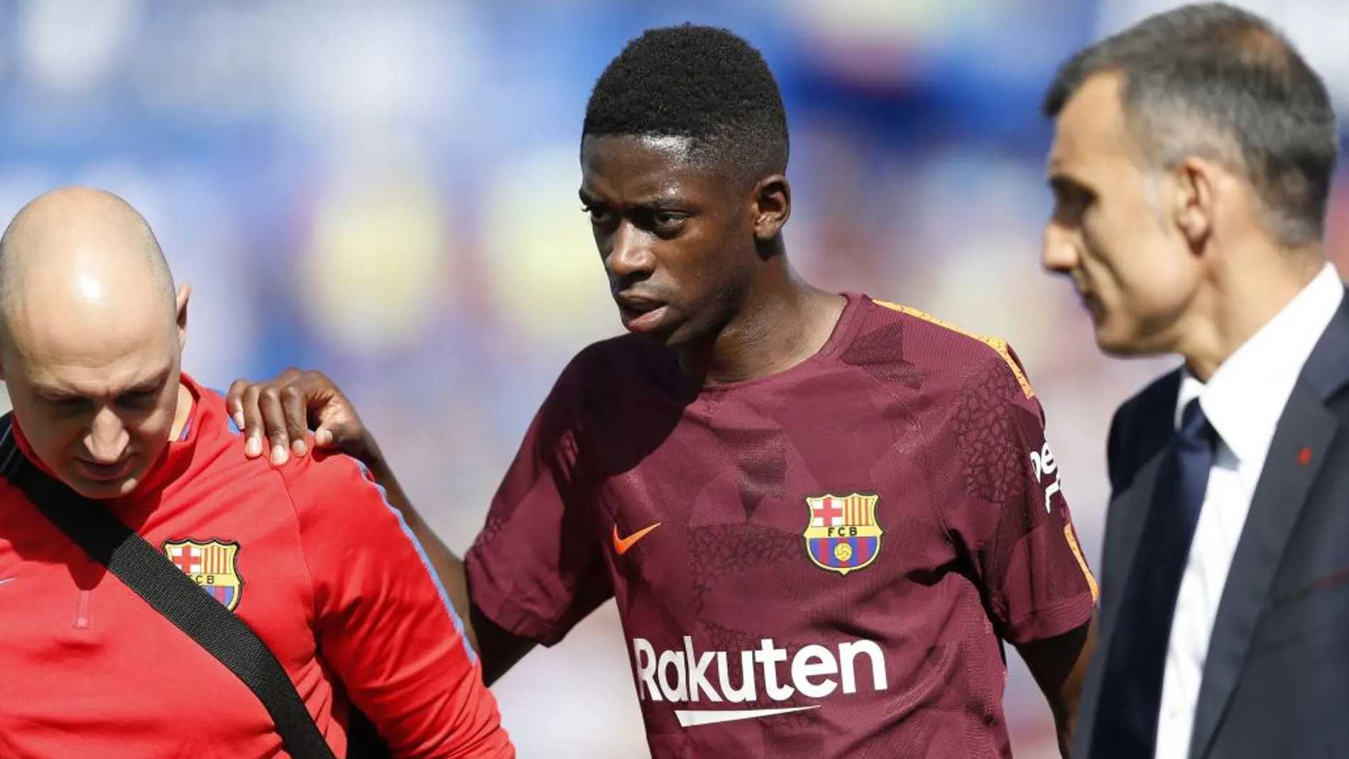 Ousmane Dembele abandona el campo lesionado.