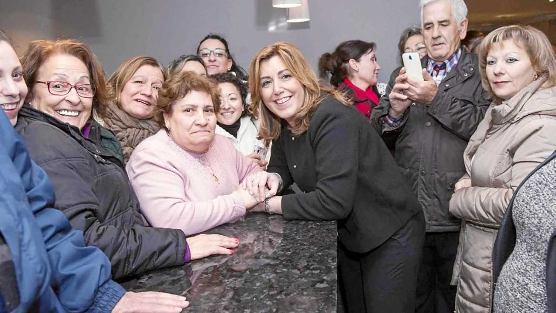 Susana Díaz visitó ayer un centro de participación activa en la provincia de Granada