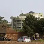  Militares leales al Gobierno de Burkina Faso toman el cuartel de los golpistas