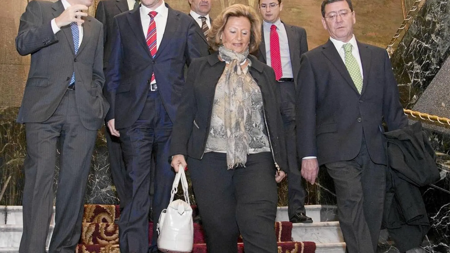 Javier Lacalle conversa con Tomás Pascual, en presencia de Pilar Gómez y César Rico