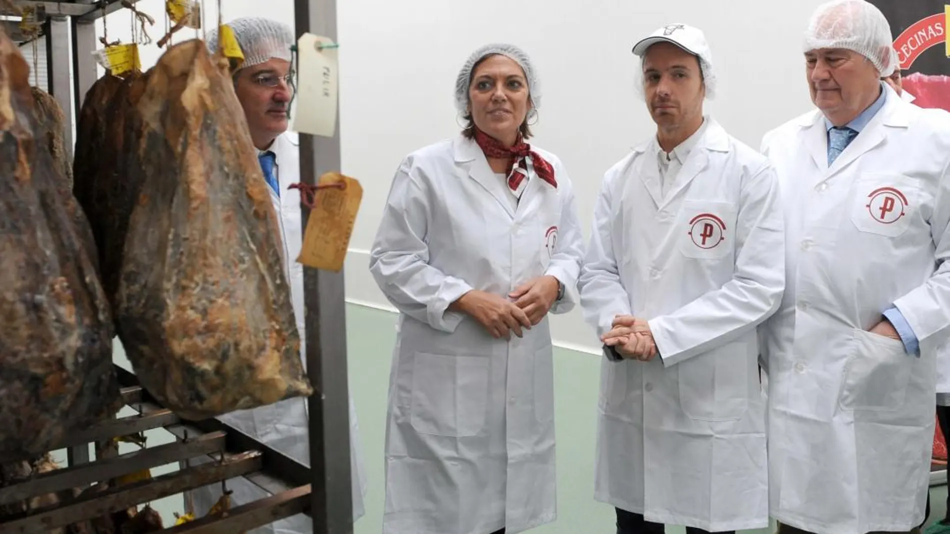 La consejera de Agricultura y Ganadería, Milagros Marcos, visita las instalaciones de Cecinas Pablo en Astorga