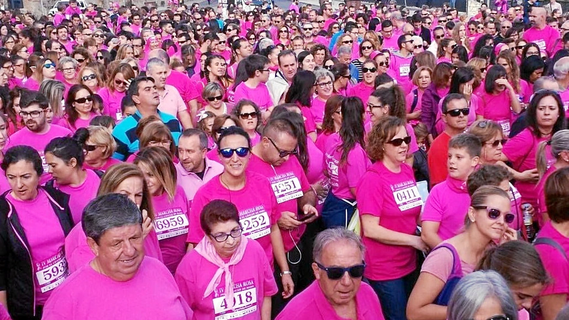 La marcha rosa es un evento organizado por la Asociación Oncológica Extremeña. En la edición de 2016 lograron vender más de 7.000 dorsales