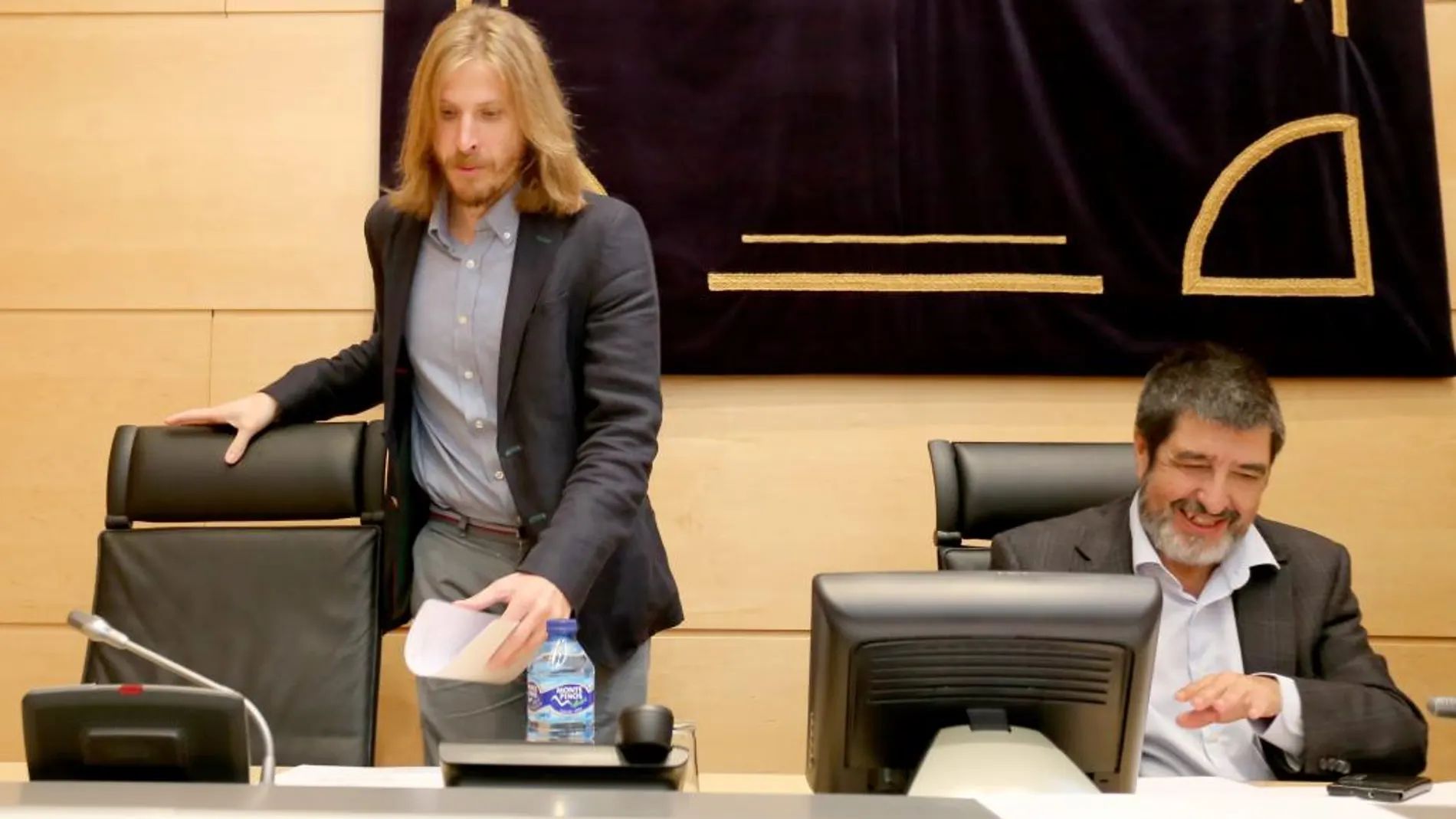 Pablo Fernández (Podemos) y Manuel Mitadiel (Cs) antes de la reunión