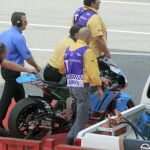 Operarios del circuito de Motmeló transportan la moto del piloto español de Moto2 Luis Salom, del equipo SAG Team, que ha fallecido hoy