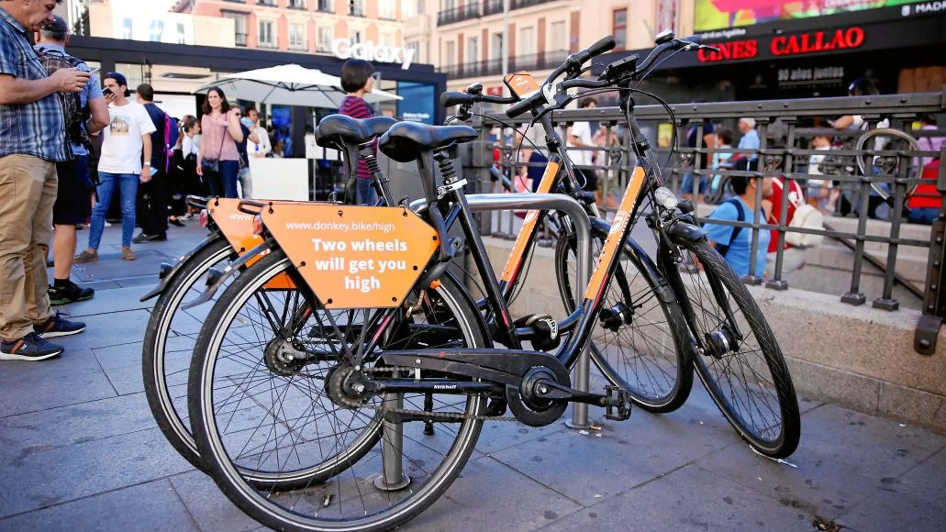 Las grandes compañías asiáticas de alquiler de bicicletas sin anclajes acaban de aterrizar en Madrid con más de 400 ejemplares.Bicis de alquiler mediante App.