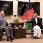 El secretario de Estado estadounidense, Rex Tillerson,con el presidente afgano, Ashraf Gani, durante una visita sorpresa en Kabul /Efe