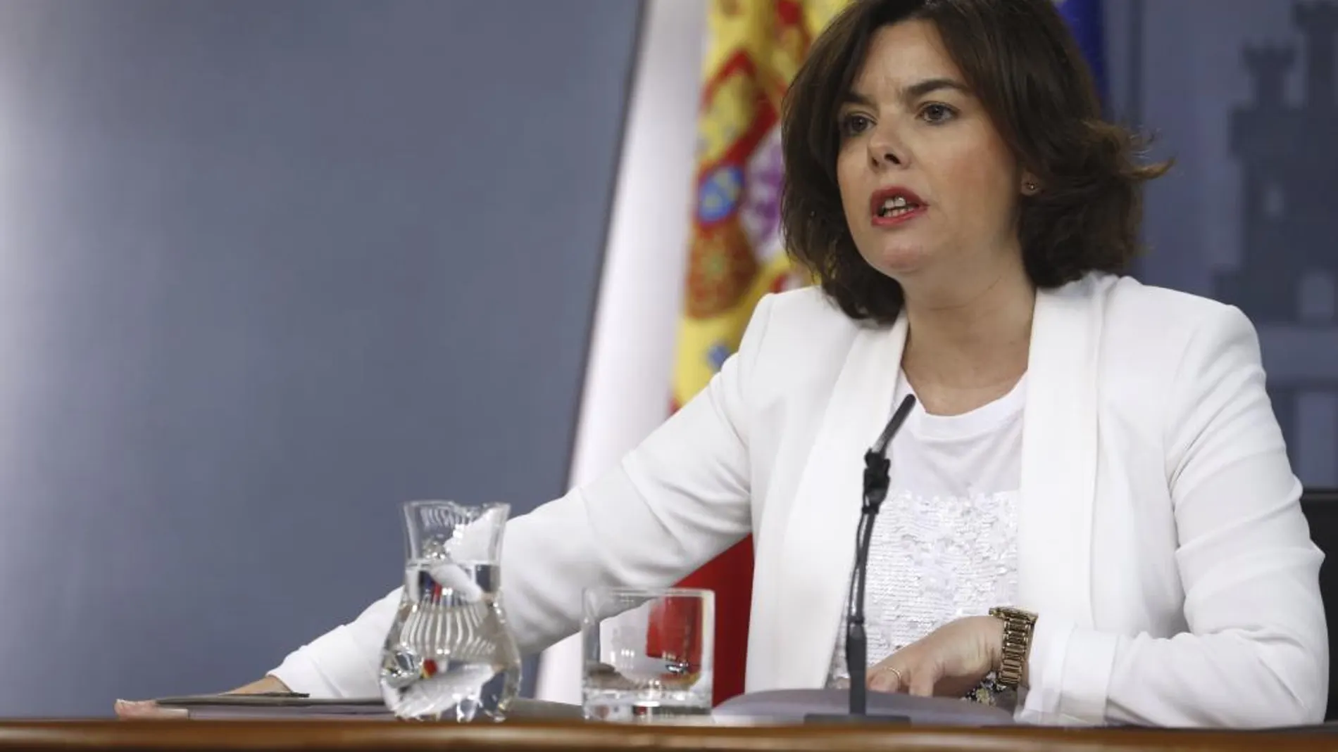 La vicepresidenta del Gobierno en funciones, Soraya Sáenz de Santamaría, durante la rueda de prensa tras la reunión del Consejo de Ministros