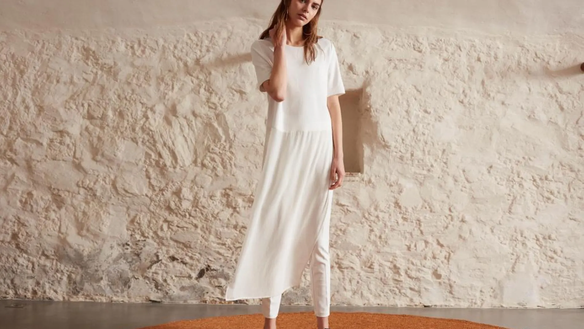 La propuesta incluye prendas "casual"como caftanes, camisas "oversize", leggins y túnicas con tejidos como el popelín o la antelina
